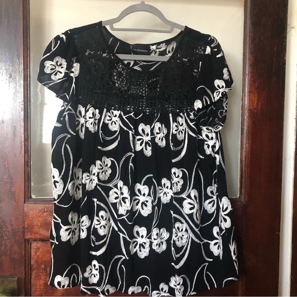Livi Los Angeles Crochet Embroidered Lace Black and White Floral Boho Hippie Top - Picture 7 of 13